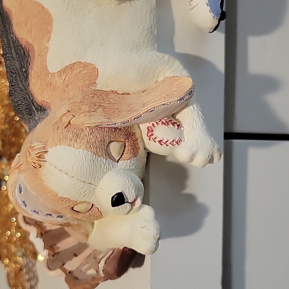 VINTAGE BASEBALL GLOVE BEAGLE Hugger Shelf Sitter‎ Music Box - Picture 2 of 10